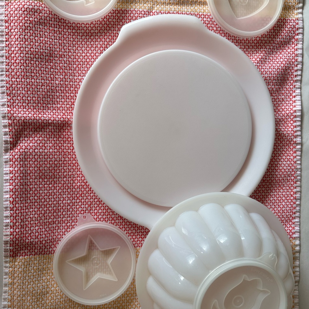 Tupperware White Jello Mold Set - Picture 2 of 3